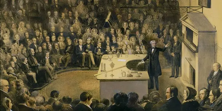 A drawing of Faraday lecturing to a full lecture theatre in 1855.