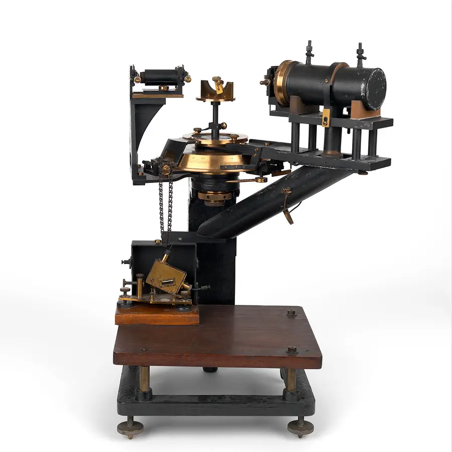 The spectrometer Lonsdale used to map the structure of benzene