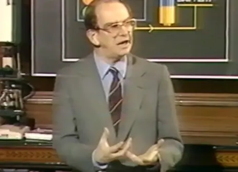 John Meurig Thomas speaking in the Ri theatre