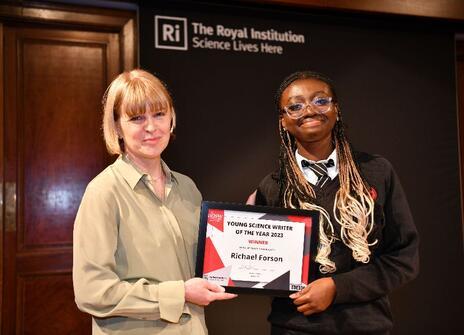 Science correspondent Victoria Gill pictured at the Ri with 2023 Young Science Writer of the Year Richael Forson