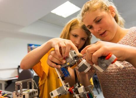 Students building lego robots